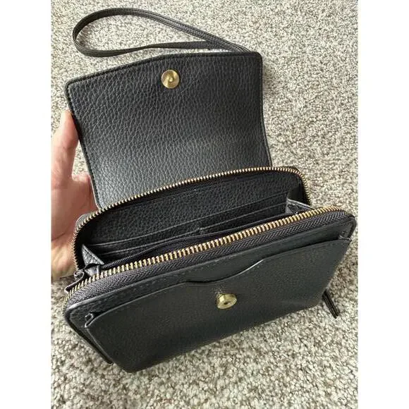 Black Relic Vegan Leather Textured Classic Designer Crossbody Bag - Picture 4 of 7